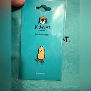 Jellycat Peanut Enamel Pin - Brown
